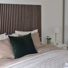 Ribbon-Wood Walnut in slaapkamer